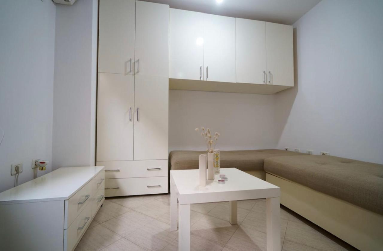 Brilant Studio Apartment City Center تيرانا المظهر الخارجي الصورة